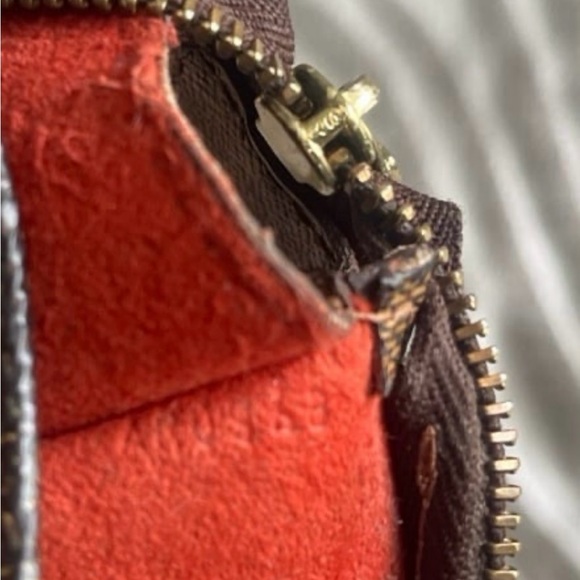 Louis Vuitton Damier Pouch - Picture 3 of 3